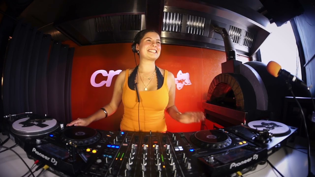 Kiki B - CROP RADIO - 24/09/25 - YouTube