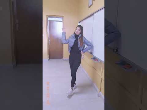 Okul Arkadaşlarımla Sınıfta Dans Ettik