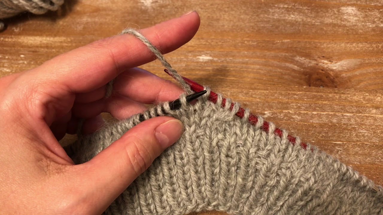 1/2 RC (правый перекрестный косой узор) с использованием и без использования вспомогательной спиц...