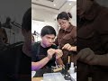 Bé Phong đến từ USA nay nặn hoa cho các cô chú chấm nha
