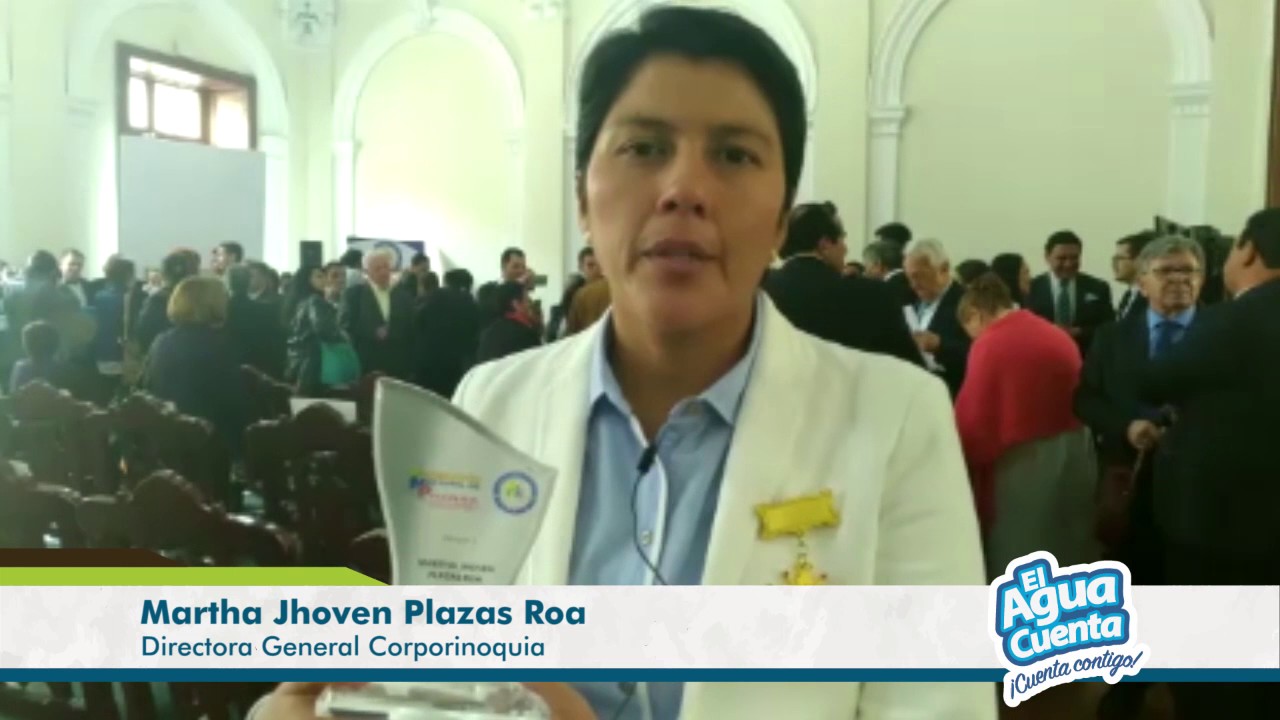 Condecoración a Dir. Gnrl. Martha Plazas Roa por FENALPRENSA - YouTube