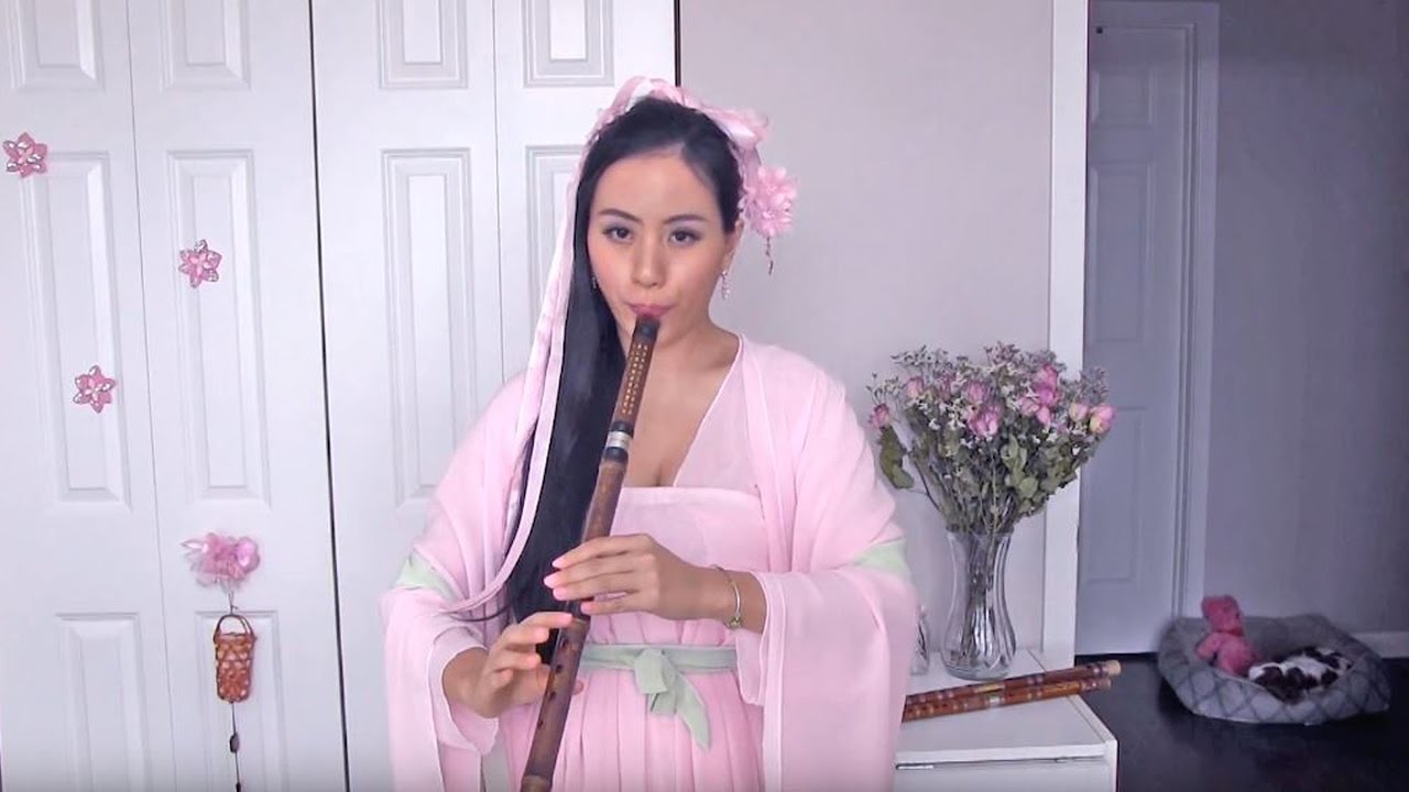 Zhang Hongbin●ザン・ホンビン●シルクスクリーン「笛を吹く少女」 張羽琪Jennifer 洞簫Chinese Vertical Bamboo Flute ~ 凉凉Liang Liang