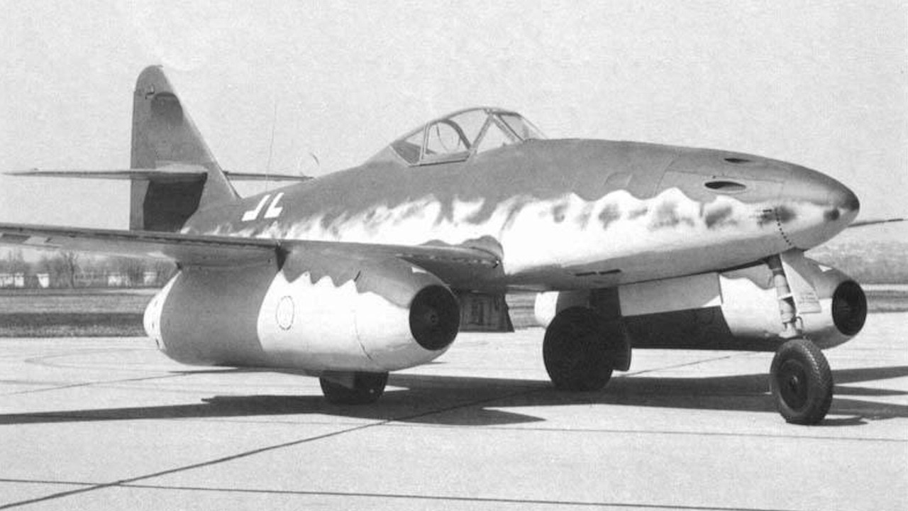 Первый реактивный истребитель в истории войн и его невероятная судьба в небе Европы!