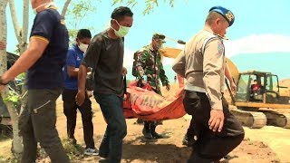 Mass burial held in Palu for quake and tsunami victims