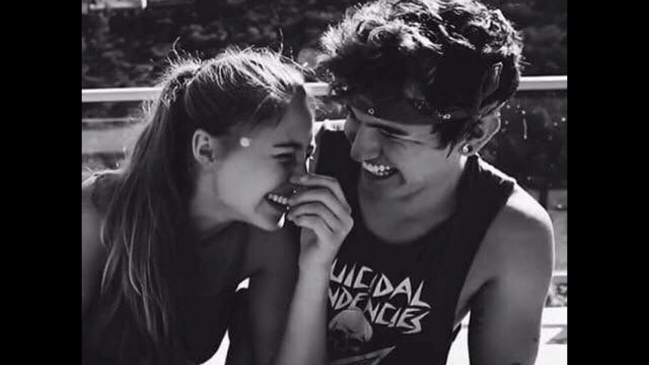 Влюблена в него по уши. Комиксы про любовь. Я влюблена в тебя цитаты. Влюбиться по уши. Уровень влюбленности по уши.