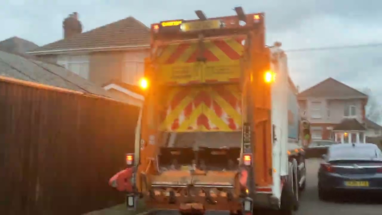 Recycling bin men emptying bins in Bournemouth part 2 (26/02/2026)