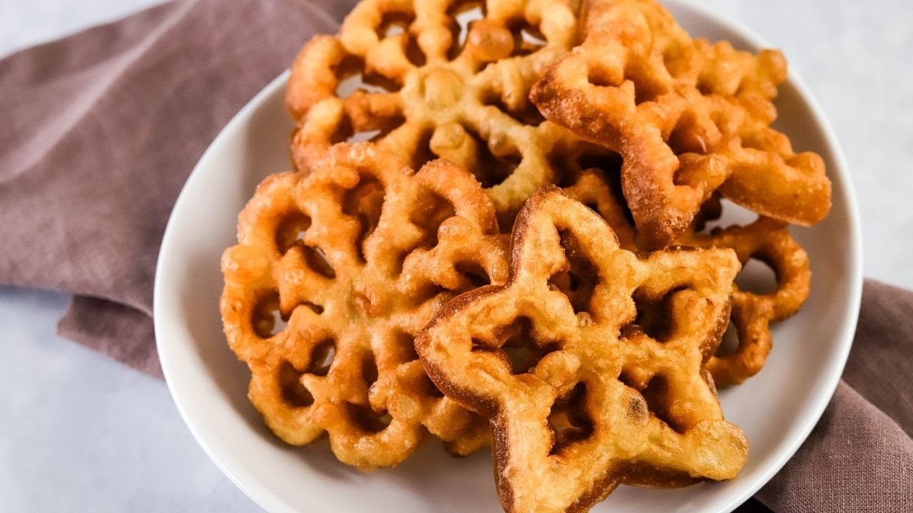 Crispy, crunchy CHINESE PRETZELS just like you remember (rosette cookies)