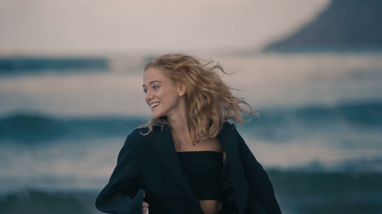 Watch EMMA DROBNÁ - Vo vlnách (Official Video) on YouTube Watch EMMA DROBNÁ - Vo vlnách (Official Video) on YouTube