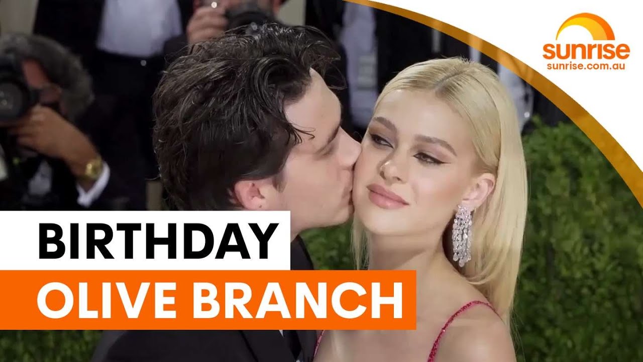 Beckhams offer olive branch on Brooklyn's 27th birthday | Sunrise