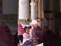 لقطة جميلة من طفلة وحنانها على أبيها لقطة جميلة من طفلة وحنانها على أبيها