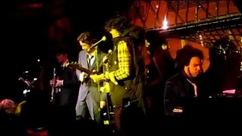 Gerard Butler and John Mayer rock Mustang Sally
