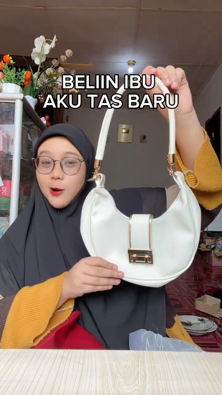BELIIN TAS BUAT IBU AKU