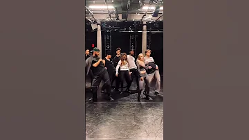 Paula Abdul dances to “Cuff It” by Beyoncé