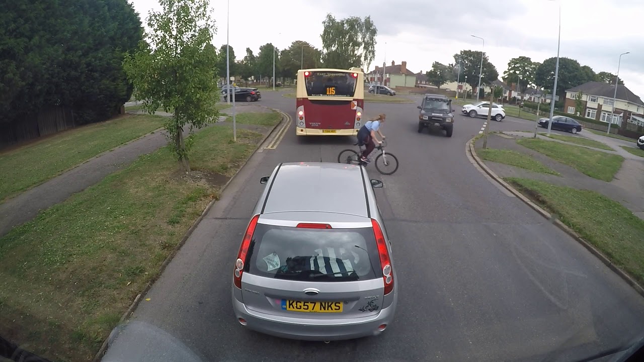Girl nearly gets knocked off bike Endike Lane, Hull