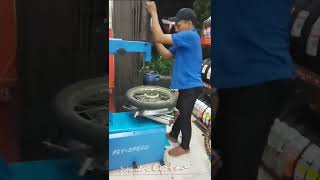 Proses Pelepasan Ban Motor.. Proban Graha Raya - Tangsel.. Cerita Ojol Suhendro Ojol