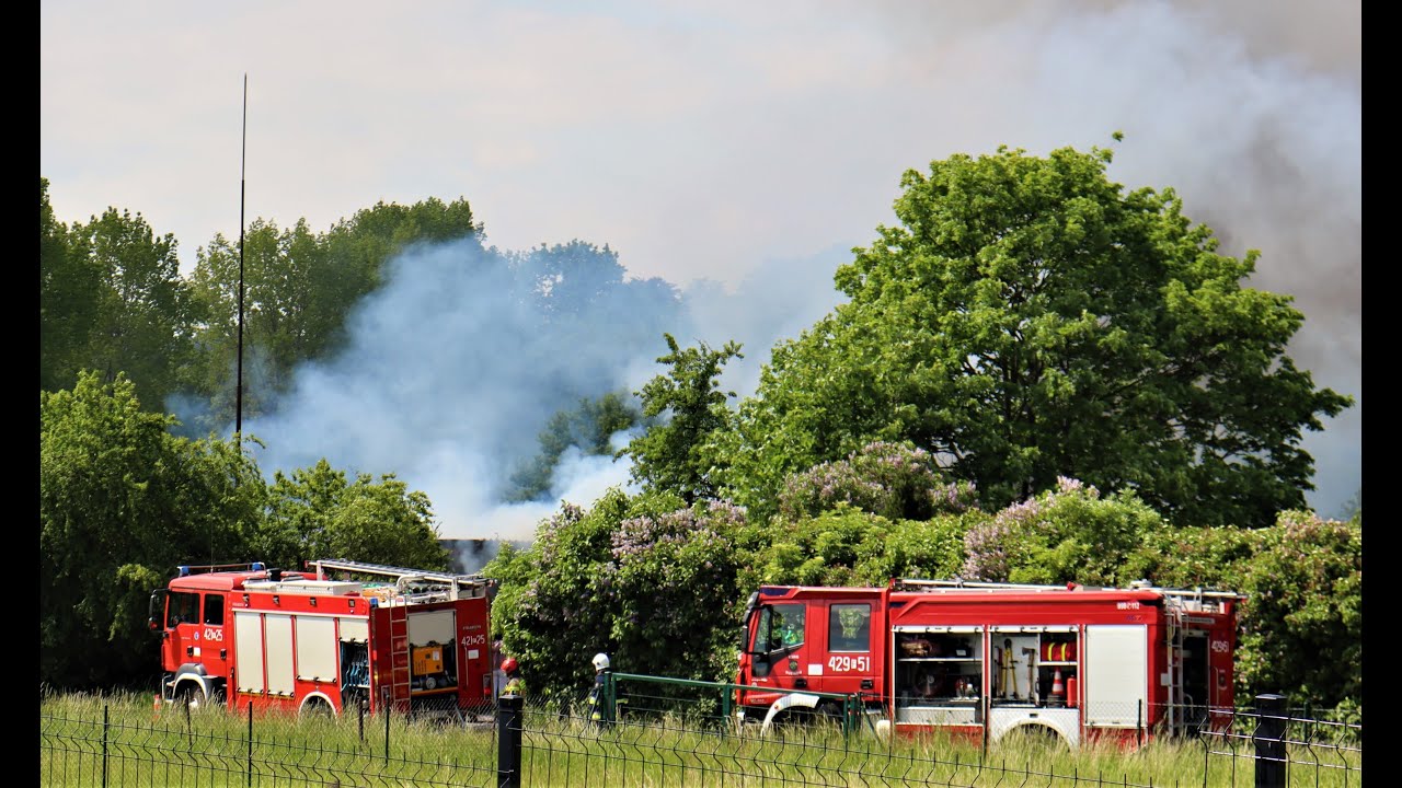Duży pożar pustostanu w Świebodzinie - dojazdy alarmowe oraz akcja gaśnicza!