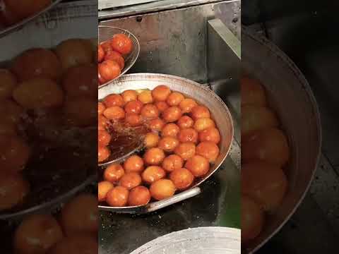 Have you tried Vietnamese Donuts in Hanoi?! #hanoistreetfood #hanoi #shorts