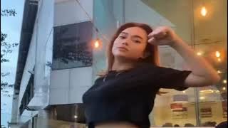 STORY WA CEWEK CANTIK JOGET AMBYAR!! JOGETNYA KEBANGETAN BIKIN ORANG MELONGO