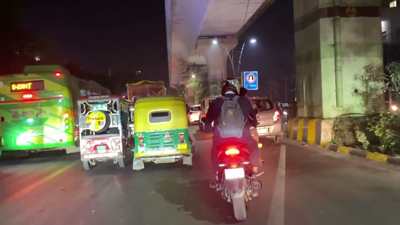 Rohini west metro Station Red line to Rithala Metro Station 