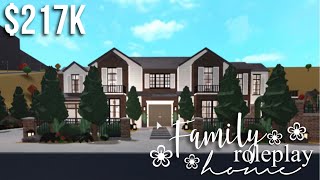 Family Roleplay Home | Roblox Bloxburg | GamingwithV