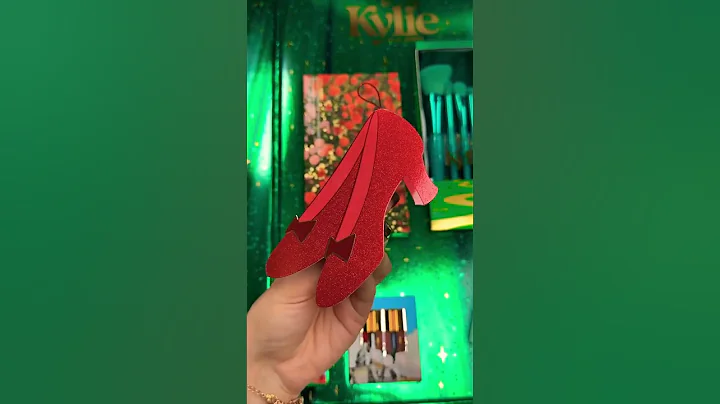 Unboxing Kylie Cosmetics Wizard Of Oz Collection #...