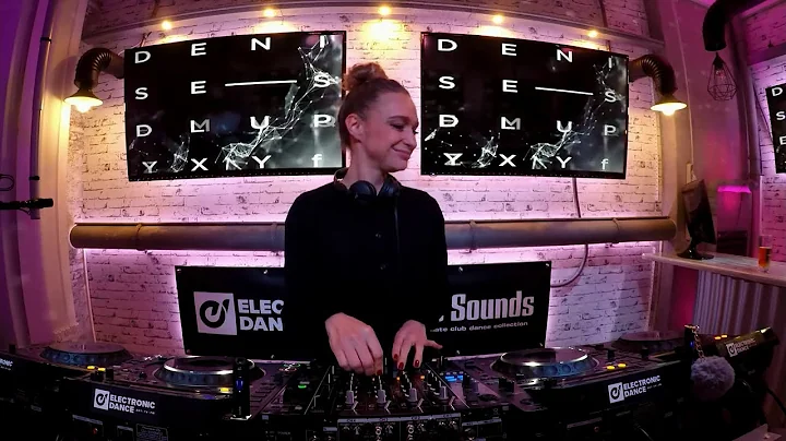 Uncoded Radio #SwitchCode | Denise Schneider at El...