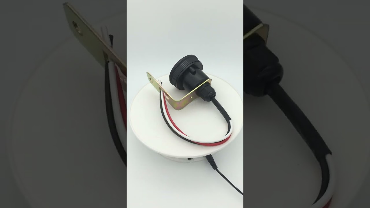 LT615- TWIST-LOCK PHOTOCONTROL RECEPTACLE Nema-3-Pin Connectors 