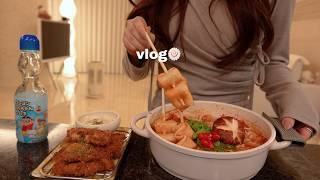 Download Lagu vlog | 겨울집밥 끝판왕 🍤 수제 딸기잼 만들고 봄동비빔밥, 굴튀김, 김치어묵우동, 디저트로 요거꿀떡, 감성템 언박싱하며 보낸 집순이 일상☁️ 🫧 ✨ MP3