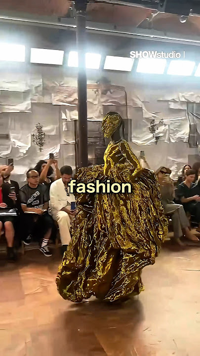 Strange Fashion Show 🧥😲