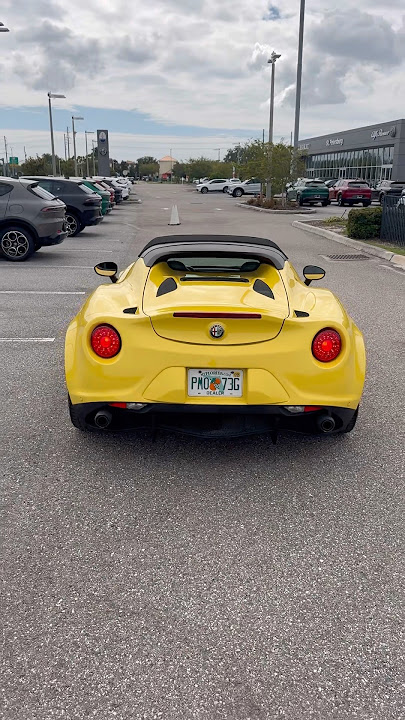 Alfa Romeo 4C in Giallo shines without the sun 💛 #alfa #alfaromeo #alfaromeo4c #italiancars #spyder
