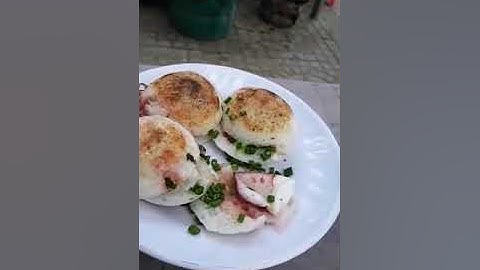 ăn bánh căn tại Phan Rang Ninh Thuận.