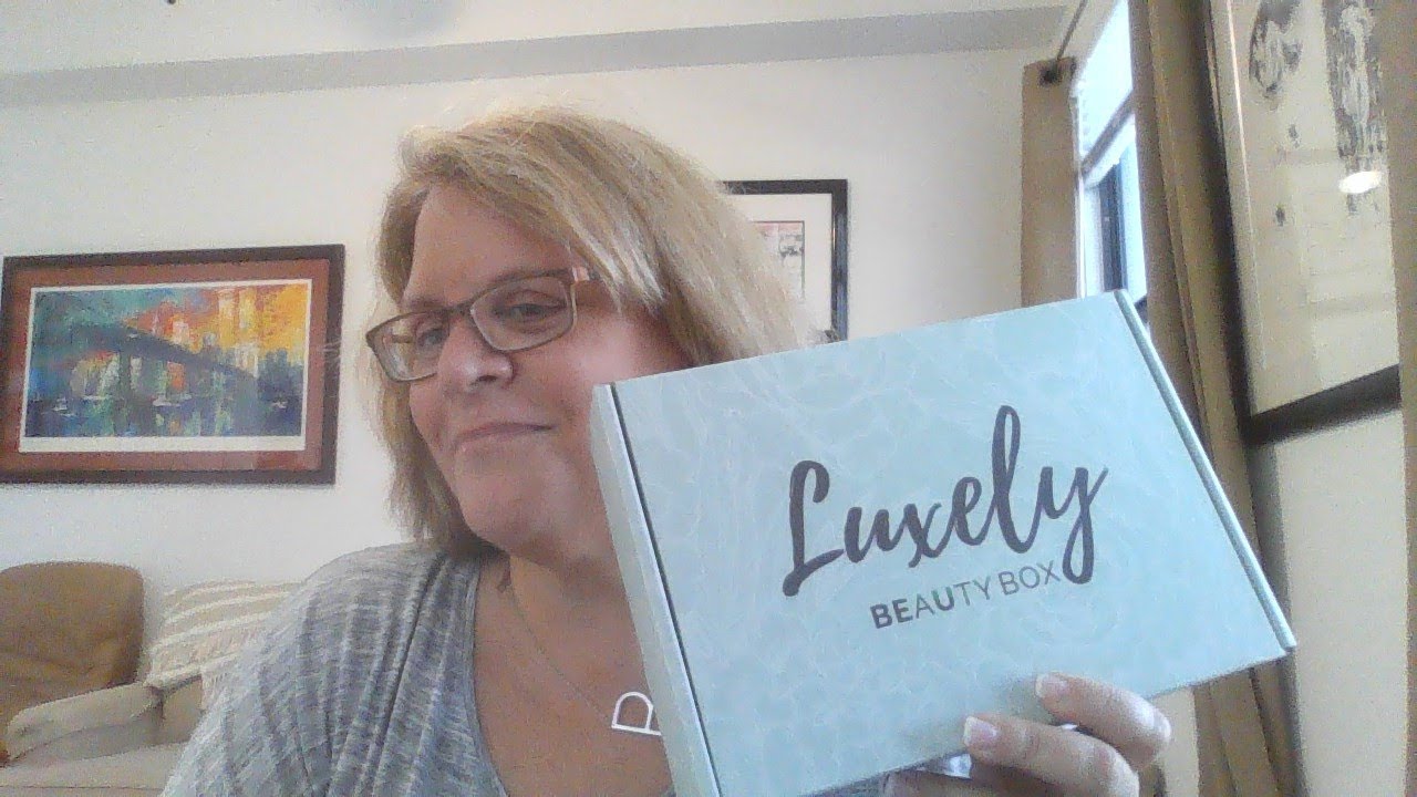 LUXELY Beauty Box - July 2021
