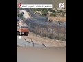لحظة عبور عدد من دروز الجولان والجليل للسياج الإسرائيلي باتجاه بلدة حضر في ريف القنيطرة الشمالي لحظة عبور عدد من دروز الجولان والجليل للسياج الإسرائيلي باتجاه بلدة حضر في ريف القنيطرة الشمالي