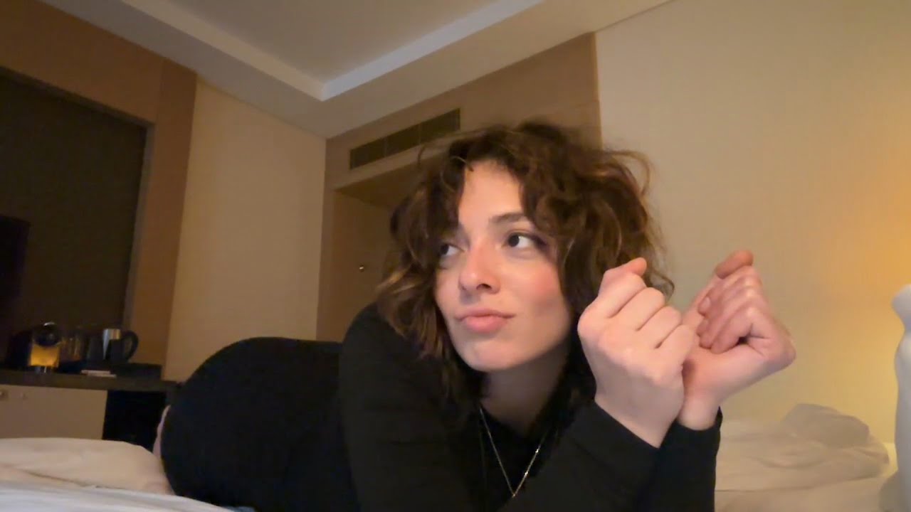 Уф Коря Балуется 😏