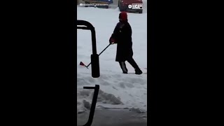 Man suffers hilarious slip on ice