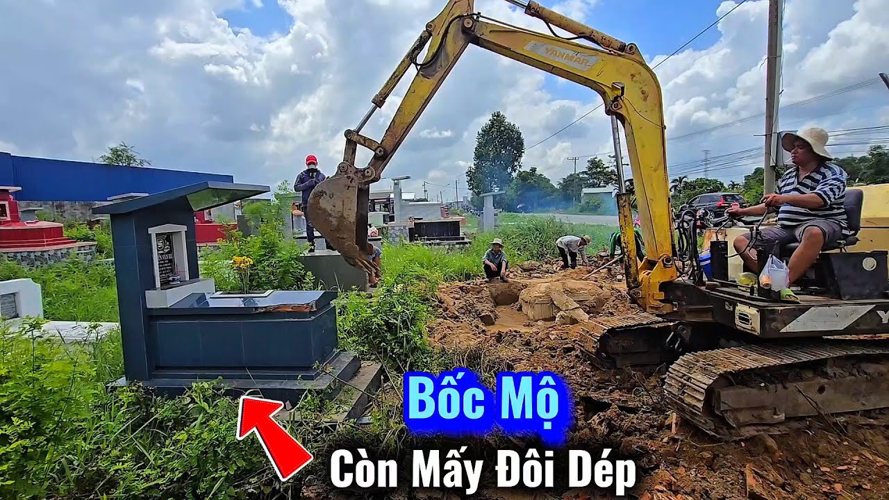 Bốc mộ 20 tuổi mò được mấy đôi dép ai cũng thẩn thờ