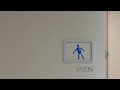 悪戯をするトイレマーク　Mischievous toilet sign