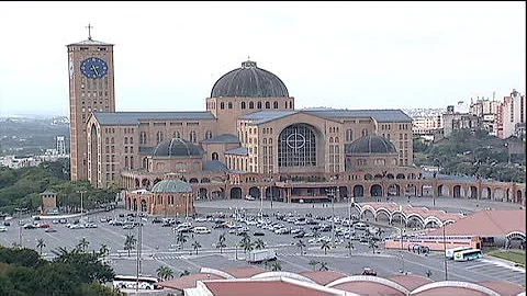 Quais as características de uma basílica?