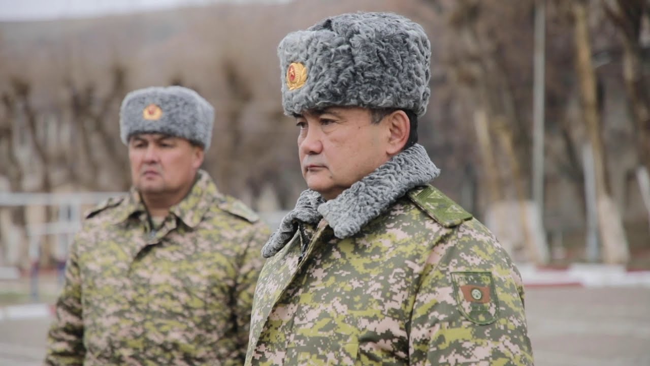 Генерал-майор Т. Омуралиев  кошуундардын, аскер бөлүктөрдүн күжүрмөн даярдыгын текшерүүдө