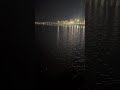 Passeio noturno no barco charmoso com a banda Magnific Jah saída vista do mar ponte ilha Valadares