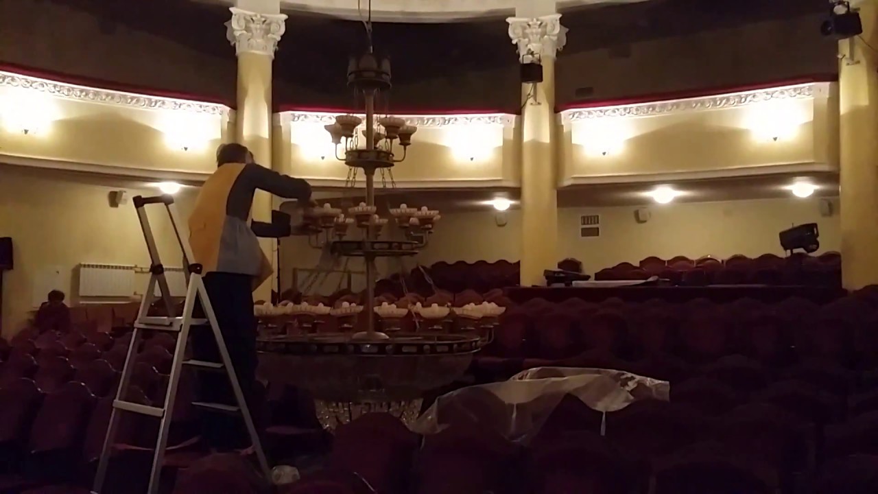 Гортеатр г. Серпухов моем люстры к юбилею - YouTube