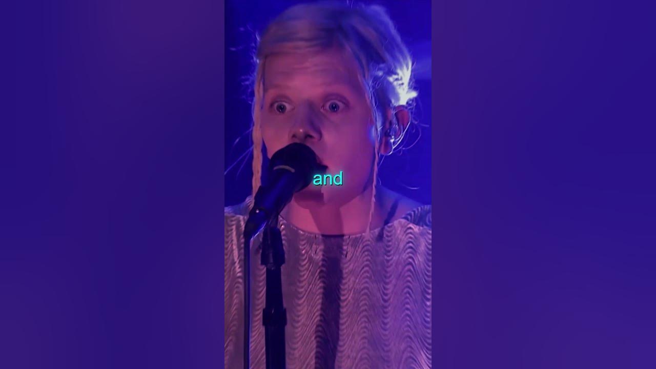 AURORA RUNAWAY LIVE PERFORMANCE ❤