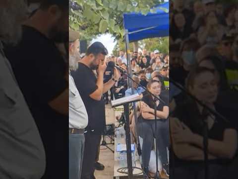 Israeli Superstar breaks down in tears by a funeral of a fallen Israeli soldier #israel #ishayribo