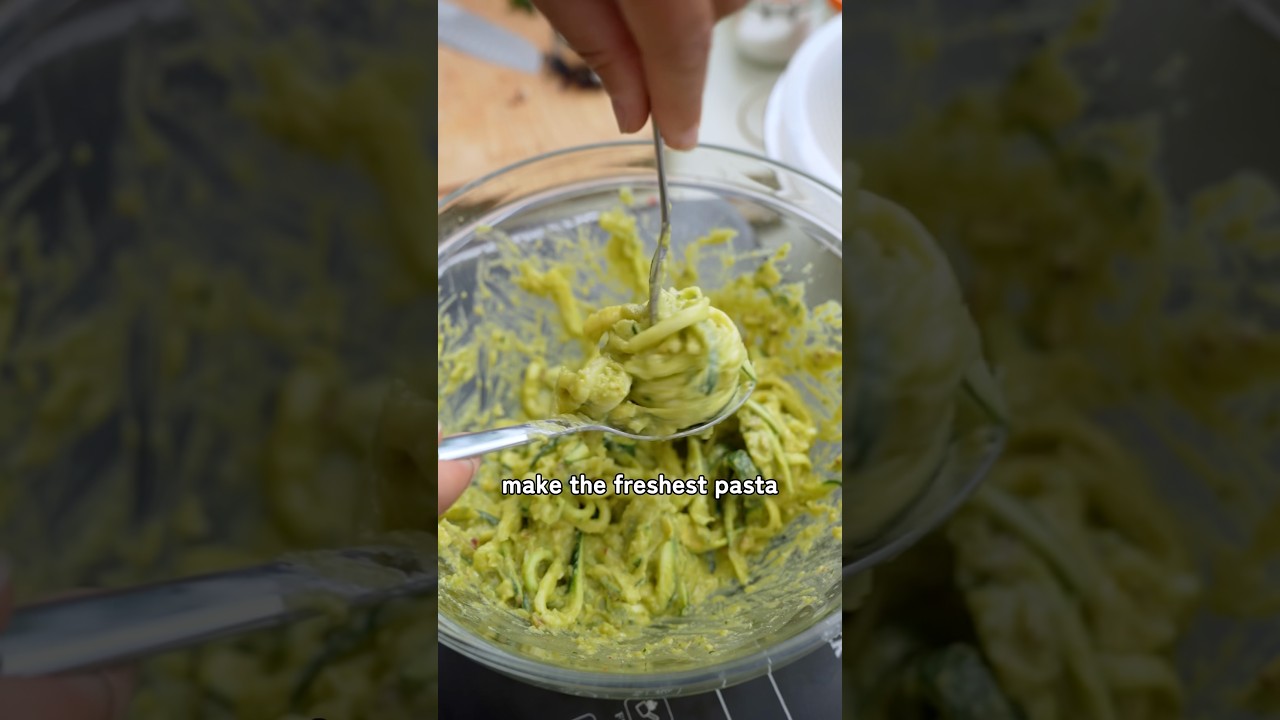 Zucchini Spaghetti with Avocado Cream 🤩💚 Fresh & Delicious Recipe #garden #cooking #vegetables