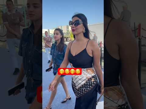 قمر زي أمها أول ظهور لبنت رانيا منصور في مهرجان الجونة وهي بتتفسح مع والدتها مهرجان الجونة