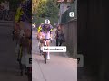 😅 Qui n'est pas à sa place, les coureurs ou la madame ?! #cycling #shorts #cyclisme