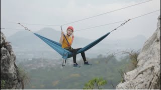 Perjuangan Ekstrim Nyantai di Atas Ketinggian Gunung Hawu - INDONESIA BAGUS
