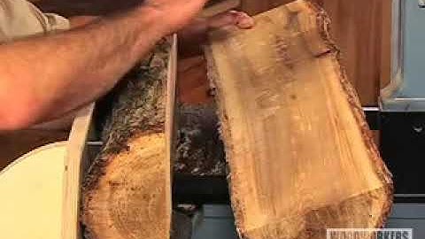 CUTTING A LOG ON A BANDSAW