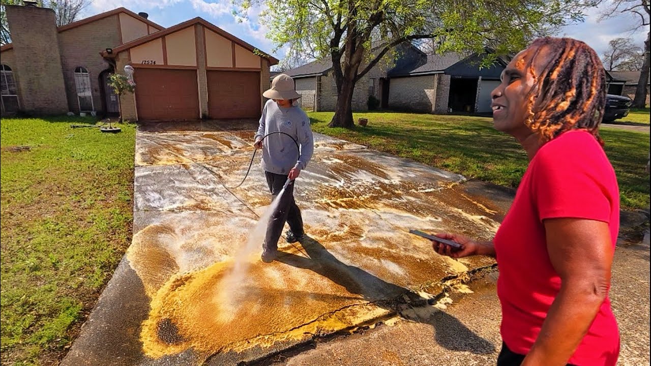 The HOA Demanded Her Driveway Be Cleaned… But She’s Handicapped