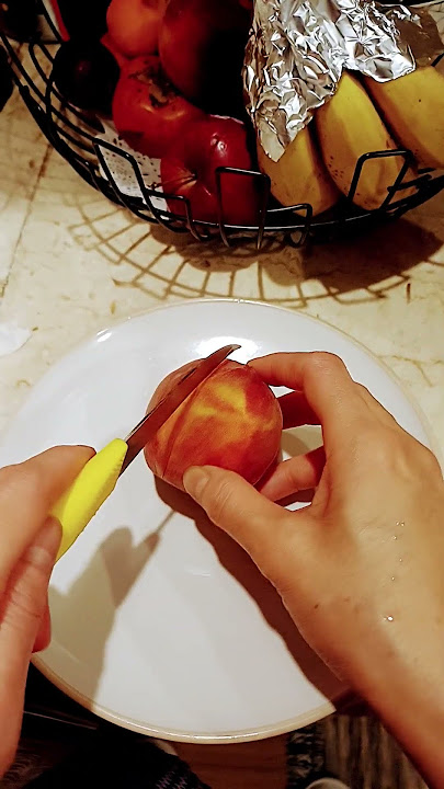 cutting fresh Fruit 🍑🍑#satisfyling #trending #ytshorts